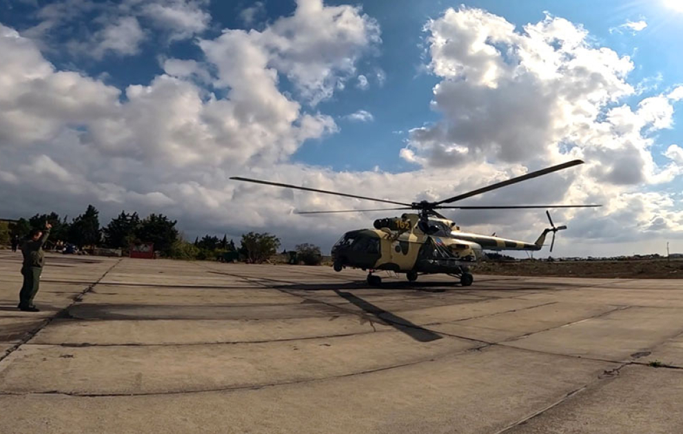 Hərbi Hava Qüvvələrinin helikopter bölmələri ilə təlim-məşq uçuşları keçirilib VİDEO