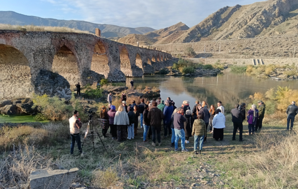 Dünya səyyahları Xudafərin körpüsü ilə tanış olublar - YENİLƏNİB FOTO VİDEO