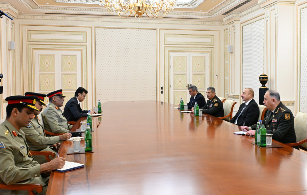 President Ilham Aliyev received Chairman Joint Chiefs of Staff Committee of Pakistan VIDEO