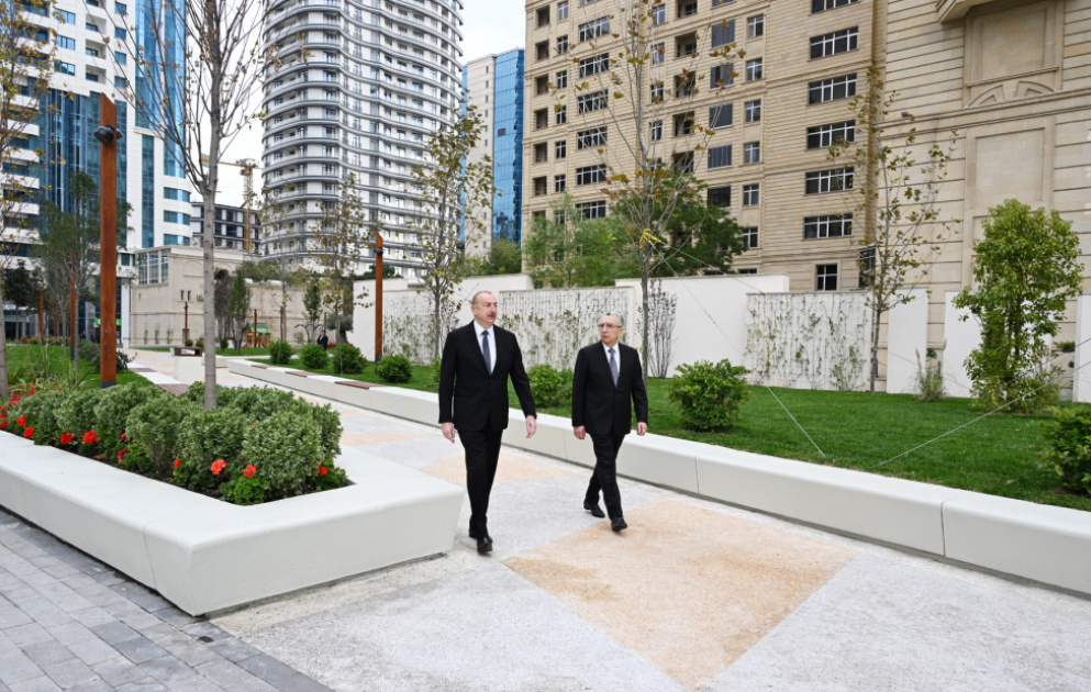 Le président Aliyev visite un parc nouvellement construit à Bakou MIS A JOUR VIDEO