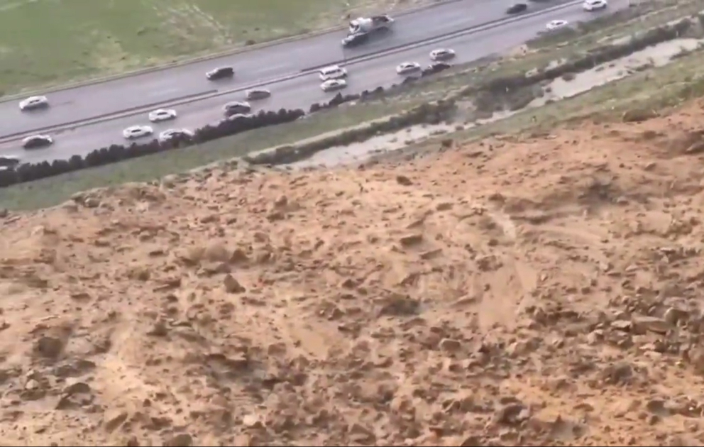 Bakı Kənar Dairəvi yolunda uçqun təhlükəsi aradan qaldırılıb - YENİLƏNİB VİDEO