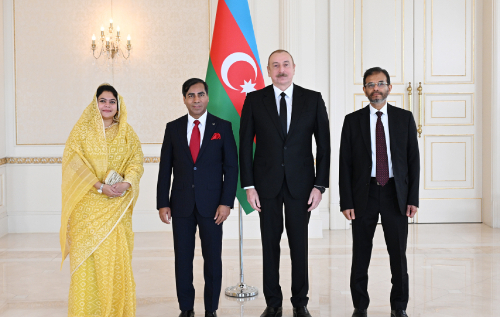 President Ilham Aliyev received credentials of incoming ambassador of Bangladesh to Azerbaijan VIDEO