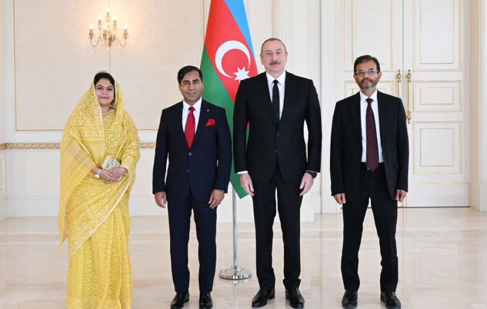 Le président Ilham Aliyev reçoit les lettres de créance du nouvel ambassadeur du Bangladesh en Azerbaïdjan MIS A JOUR VIDEO
