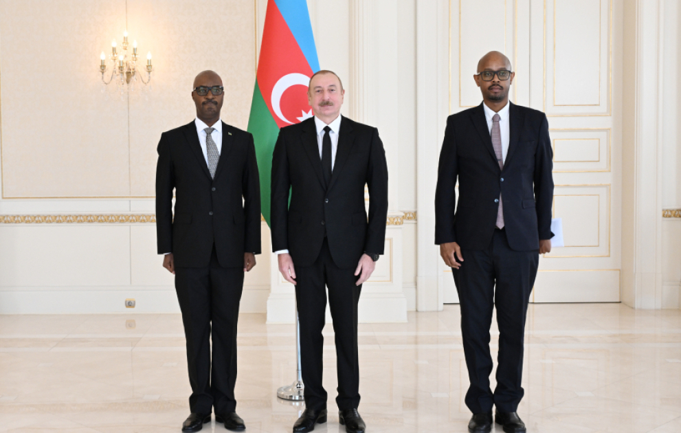 Prezident İlham Əliyev Ruandanın Azərbaycanda yeni təyin olunmuş səfirinin etimadnaməsini qəbul edib  YENİLƏNİB VİDEO