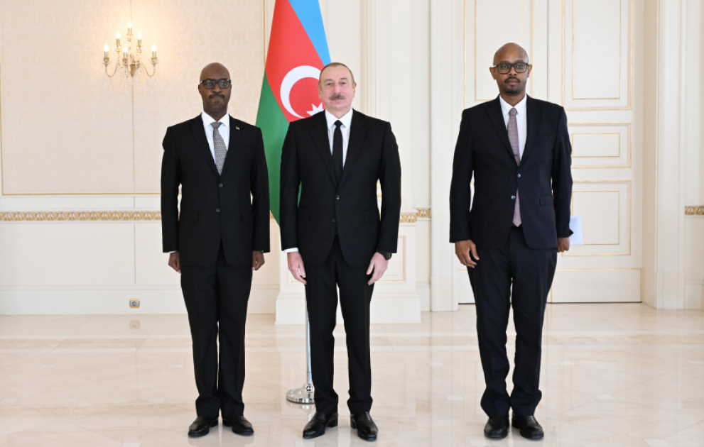 Präsident Ilham Aliyev nimmt Beglaubigungsschreiben des neuen Botschafters Ruandas in Aserbaidschan entgegen AKTUALISIERT VIDEO