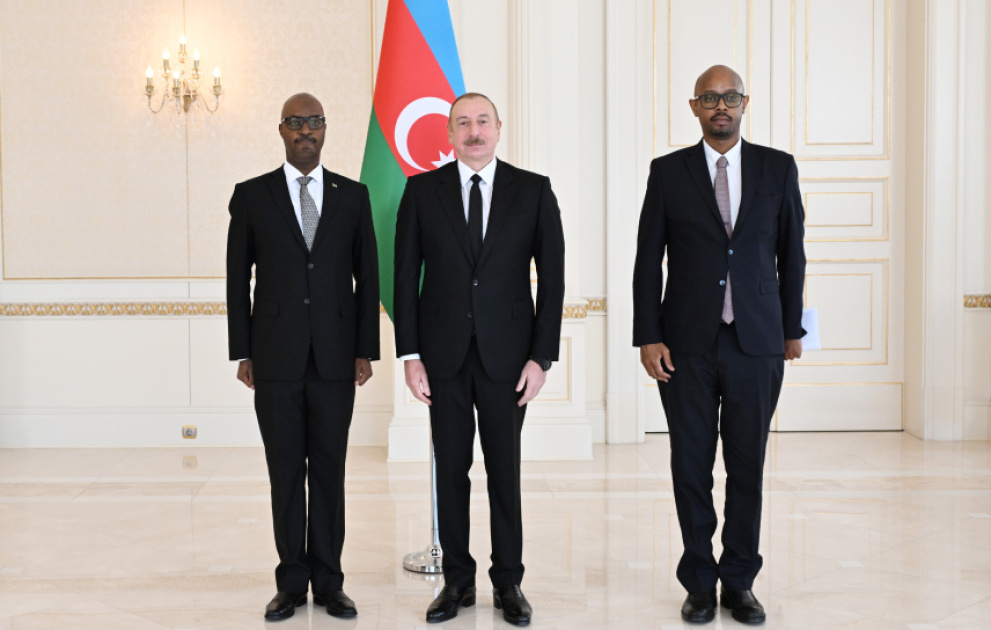 Le président Aliyev reçoit les lettres de créance du nouvel ambassadeur du Rwanda en Azerbaïdjan  MIS A JOUR VIDEO