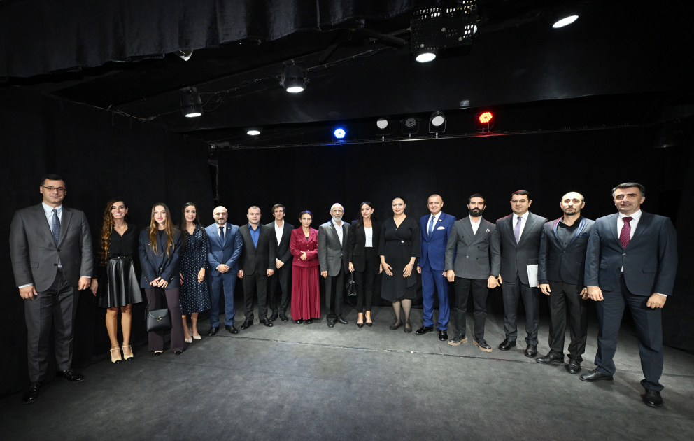 La vice-présidente d’Azerbaïdjan visite le Théâtre national de pantomime VIDEO