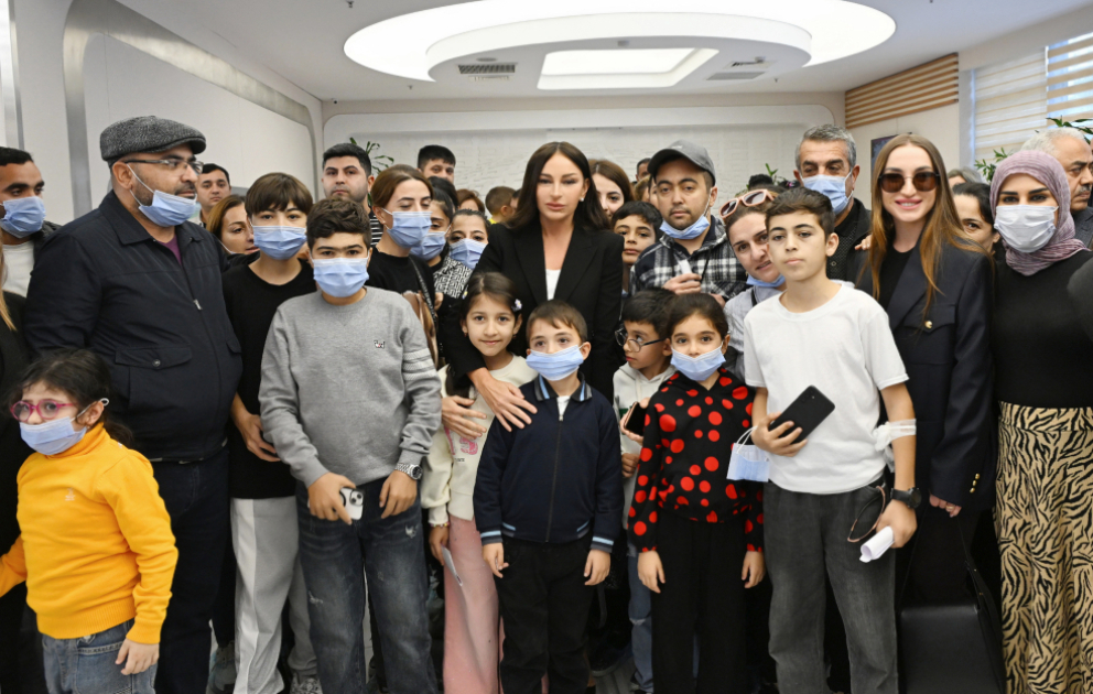 La première vice-présidente Mehriban Aliyeva visite le Centre de thalassémie VIDEO