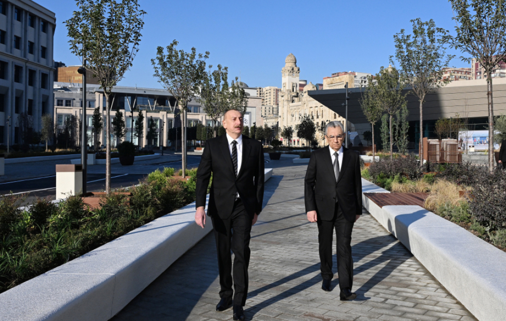 Präsident Ilham Aliyev inspiziert nach Aufbauarbeiten vor Bahnhof Baku und U-Bahn-Station „28 Mai“ geschaffene Bedingungen VIDEO