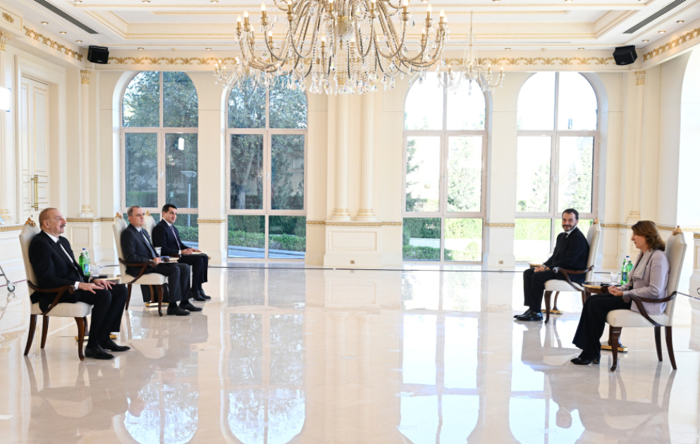 Prezident İlham Əliyev İspaniyanın Azərbaycanda yeni təyin olunmuş səfirinin etimadnaməsini qəbul edib  YENİLƏNİB VİDEO