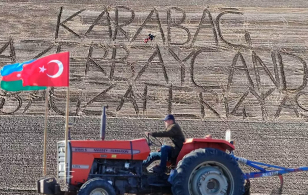 Türkiyəli fermer Zəfər Gününü orijinal şəkildə təbrik edib -  FOTO  VİDEO