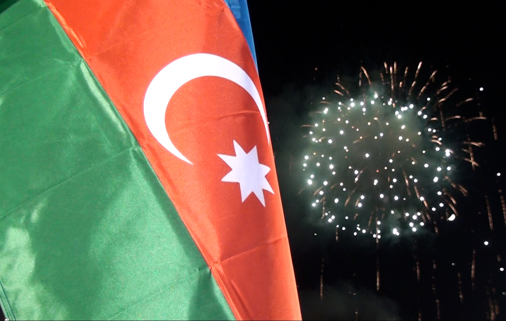 Zəfər Günü münasibətilə Xankəndidə bayram konserti və atəşfəşanlıq olub VİDEO