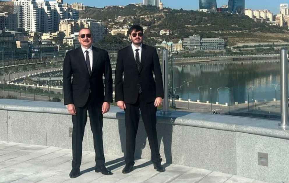 Erste Vizepräsidentin Mehriban Aliyeva veröffentlicht Beitrag von Staatsflaggenplatz VIDEO