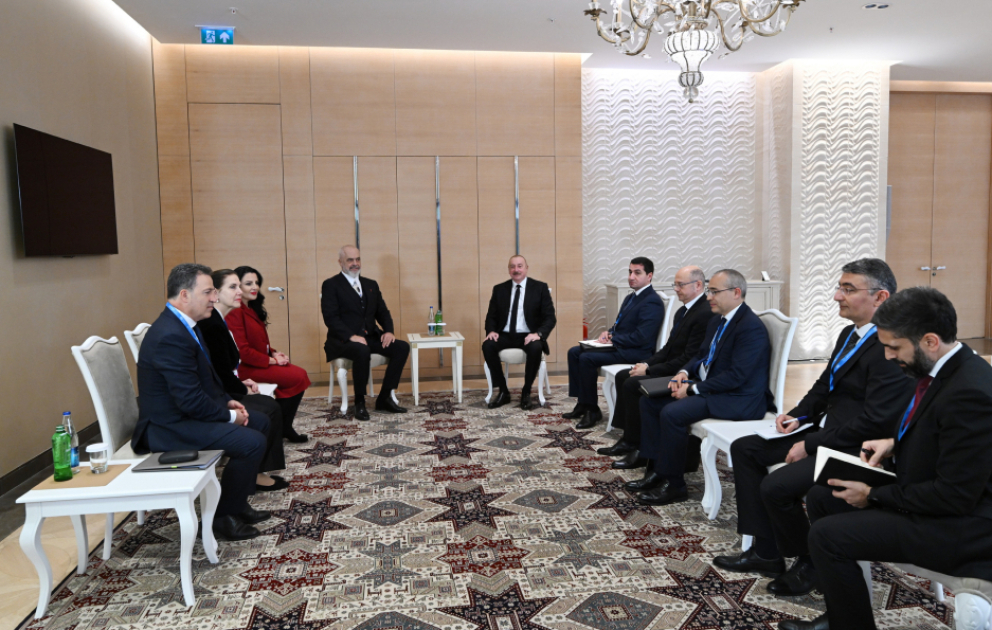 Präsident Ilham Aliyev trifft sich mit Albaniens Premierminister VIDEO