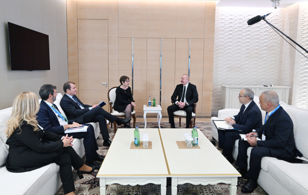 Le président azerbaïdjanais rencontre la présidente de la BERD VIDEO