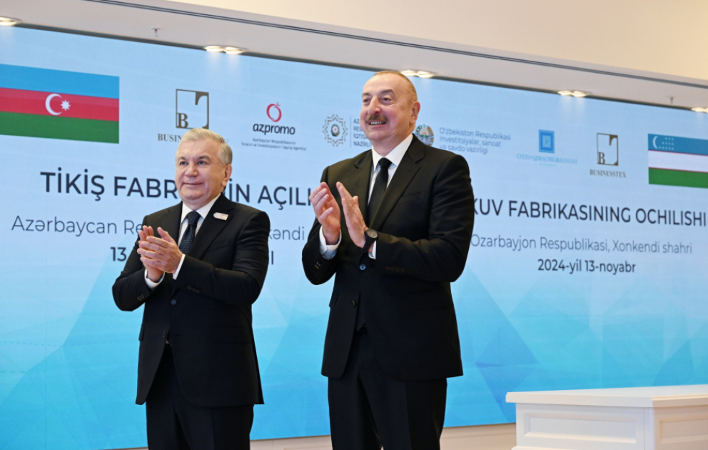 Präsident Ilham Aliyev und Präsident Shavkat Mirziyoyev treffen sich in Baku Präsidenten nehmen per Videoverbindung an Eröffnung einer Kleiderfabrik in Khankendi teil  AKTUALISIERT VIDEO