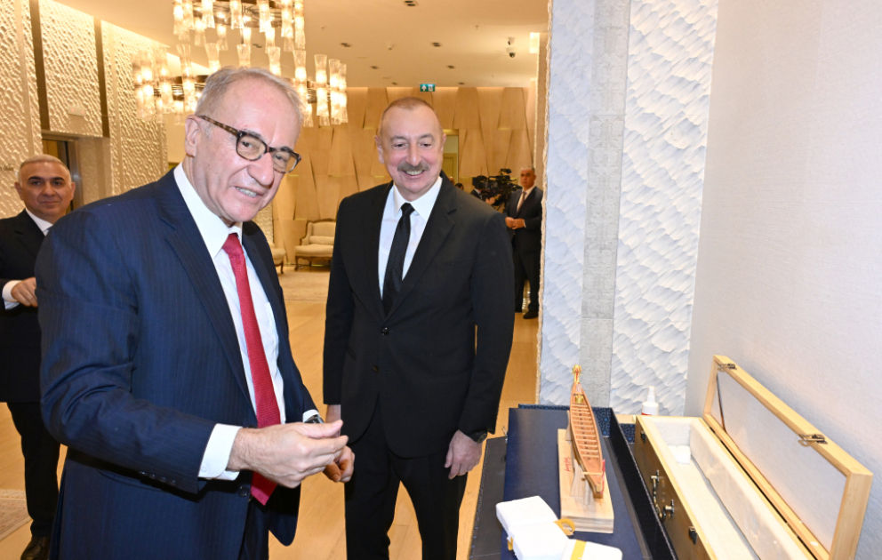 Rencontre du président azerbaïdjanais avec les présidents des fédérations internationales de canoë, d’aviron et de bateau-dragon MIS A JOUR VIDEO