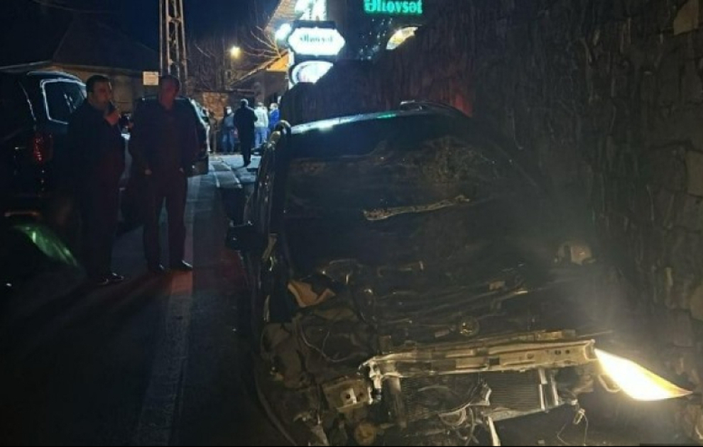 Şəkidə minik avtomobili motosikletlə toqquşub, iki nəfər ölüb VİDEO