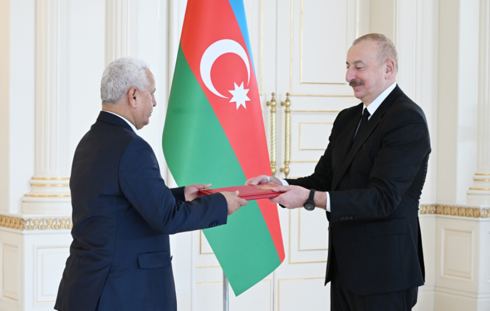 Prezident İlham Əliyev Yəmənin Azərbaycanda yeni təyin olunmuş səfirinin etimadnaməsini qəbul edib  YENİLƏNİB VİDEO