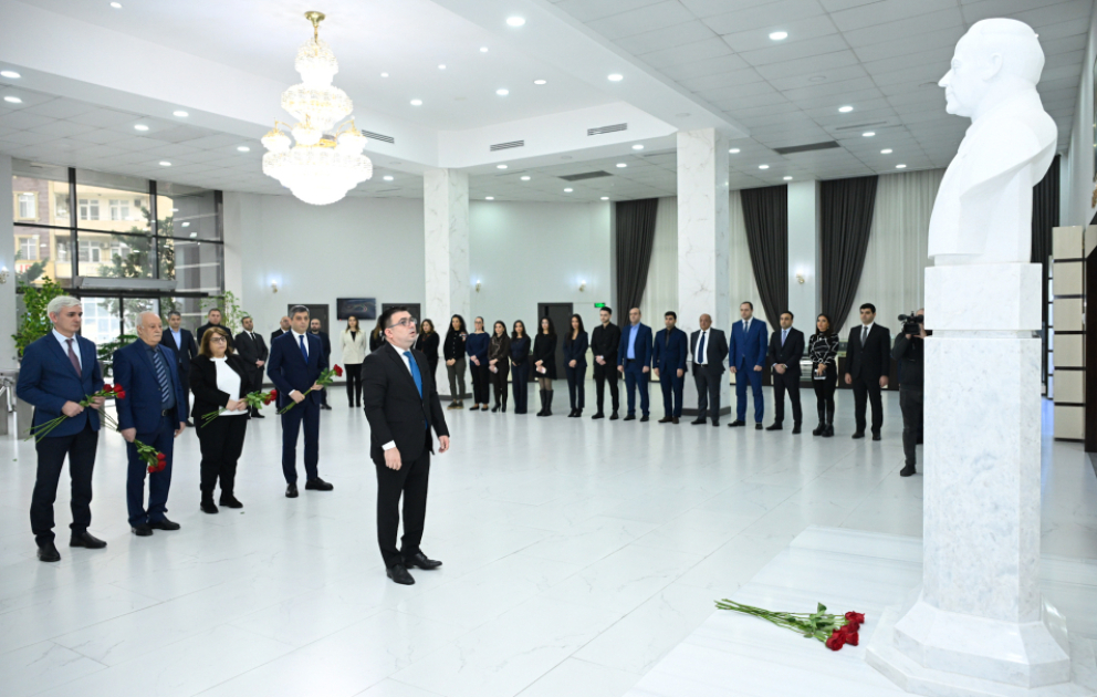 Les collaborateurs de l’AZERTAC rendent hommage à la mémoire du Leader national VIDEO