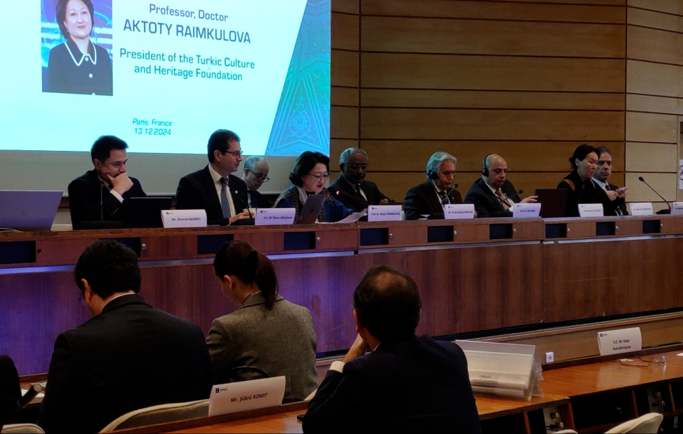 UNESCO-da “Divanü lüğat-it-türk”ün 950 illiyinə həsr edilmiş konfrans başlayıb VİDEO