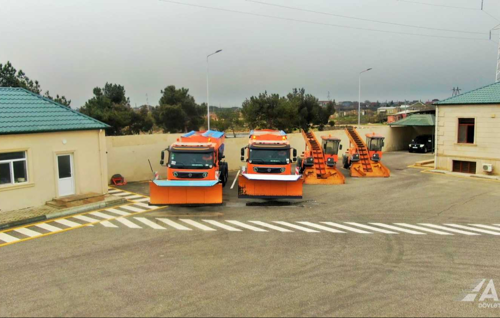 Yollarda qış fəslinə hazırlıqla əlaqədar texnikalar hazır vəziyyətə gətirilib VİDEO