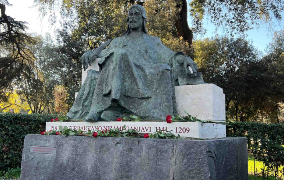 Azərbaycan nümayəndə heyəti Romada Nizami Gəncəvinin abidəsini ziyarət edib VİDEO