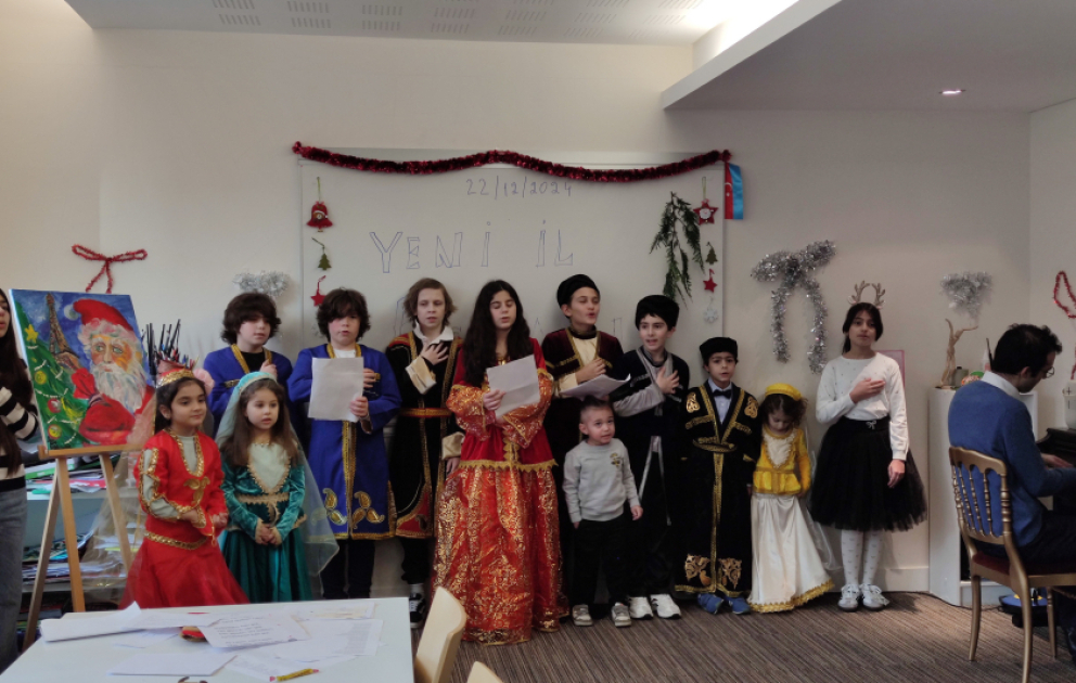 Новогодний праздник в школе «Натаван» в Париже ВИДЕО