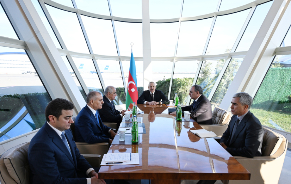 Prezident İlham Əliyev təyyarə qəzası ilə bağlı müşavirə keçirib  YENİLƏNİB VİDEO