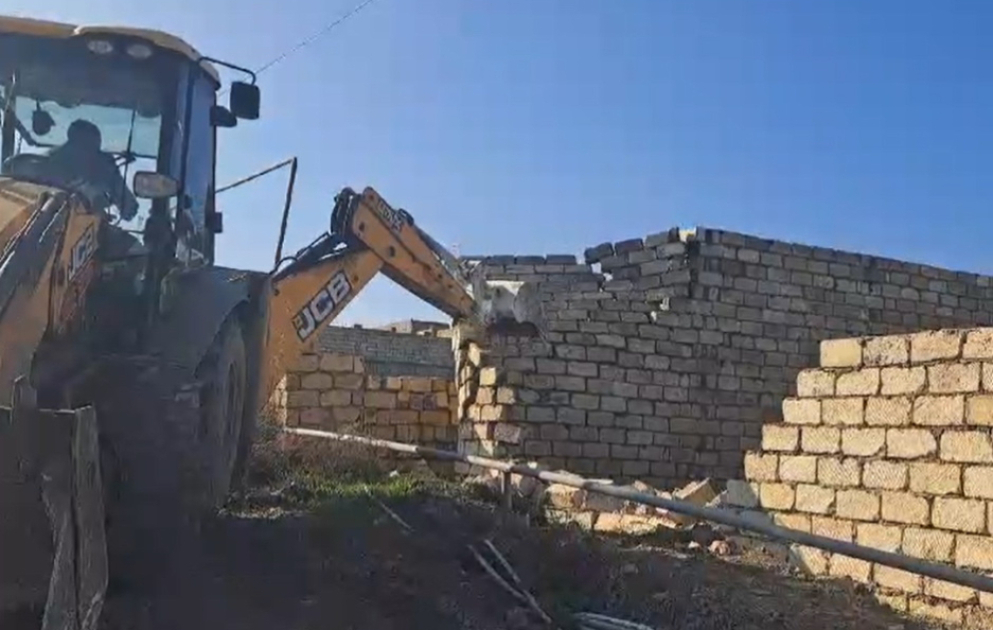 Masazırda inşa edilən qanunsuz tikili sökülüb VİDEO