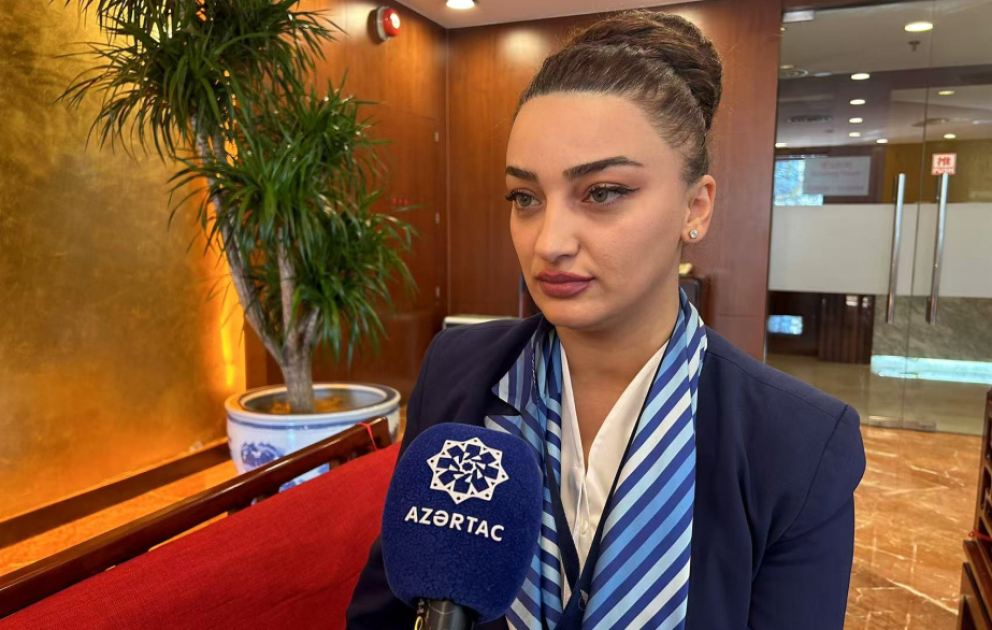 Hökümə Əliyevanın stüardessa həmkarı: “Hər uçuşdan əvvəl mənə ismarış yazıb, uğurlar arzulayardı...” VİDEO