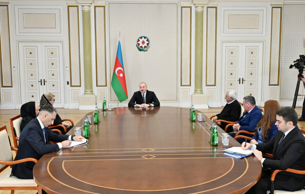 President Ilham Aliyev met families of crew members killed in plane crash and surviving flight attendants VIDEO