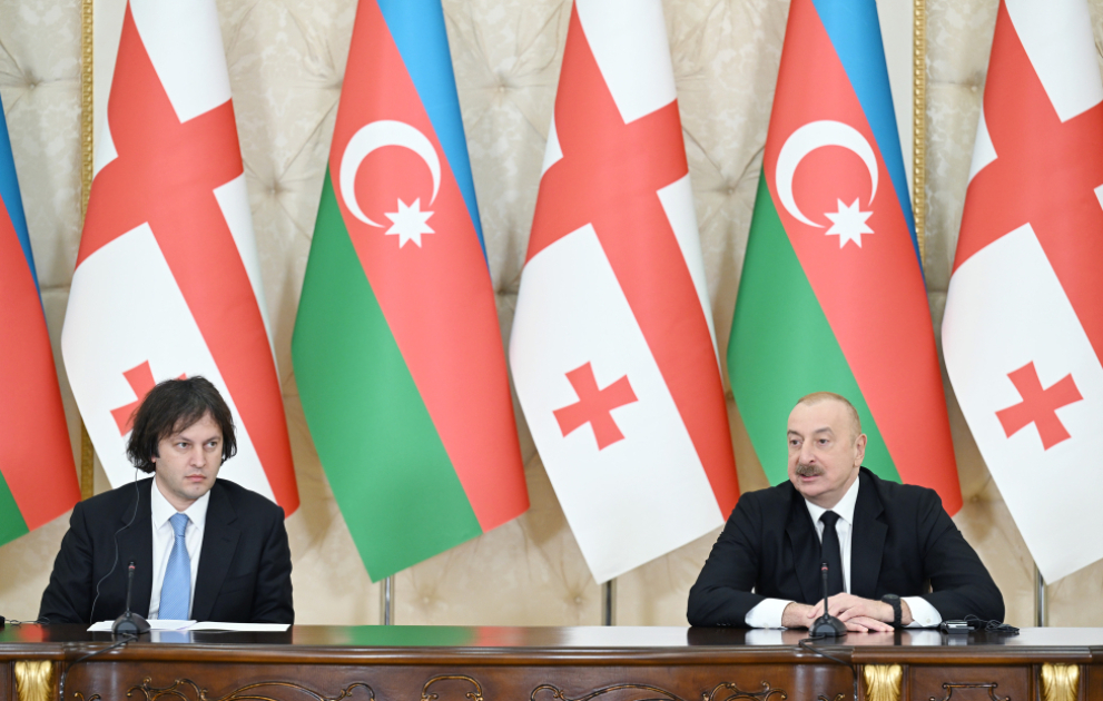 Präsident Ilham Aliyev und Premierminister Irakli Kobakhidze geben Presseerklärungen ab VIDEO