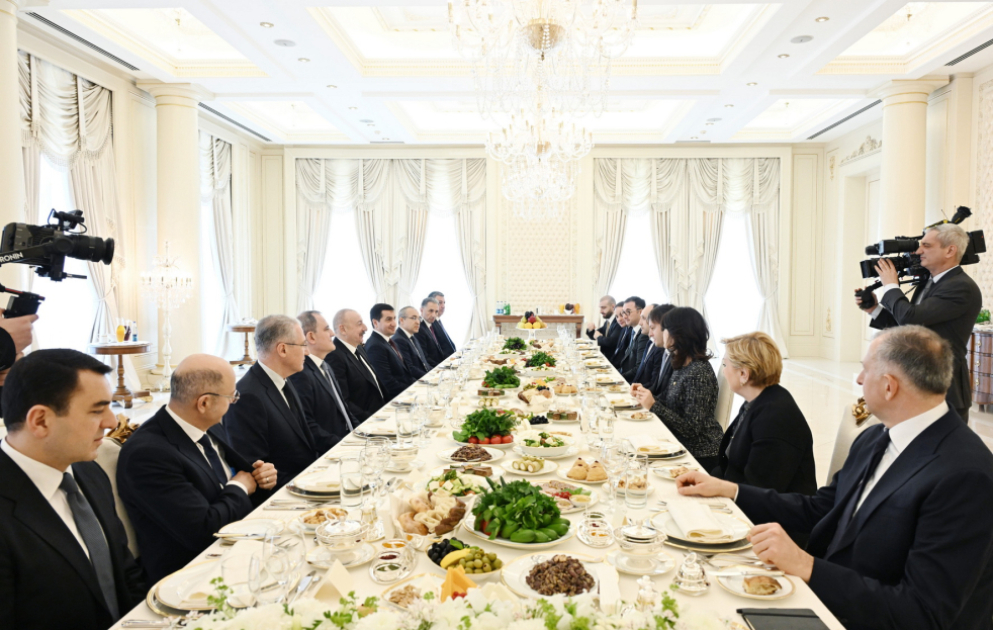 President of Azerbaijan Ilham Aliyev held expanded meeting over lunch with Georgian Prime Minister VIDEO