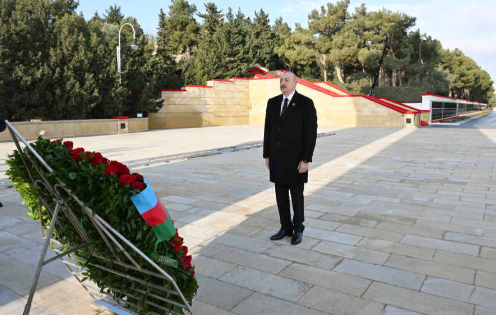 Präsident Ilham Aliyev gedenkt der Opfer der 20. Januar-Tragödie VIDEO