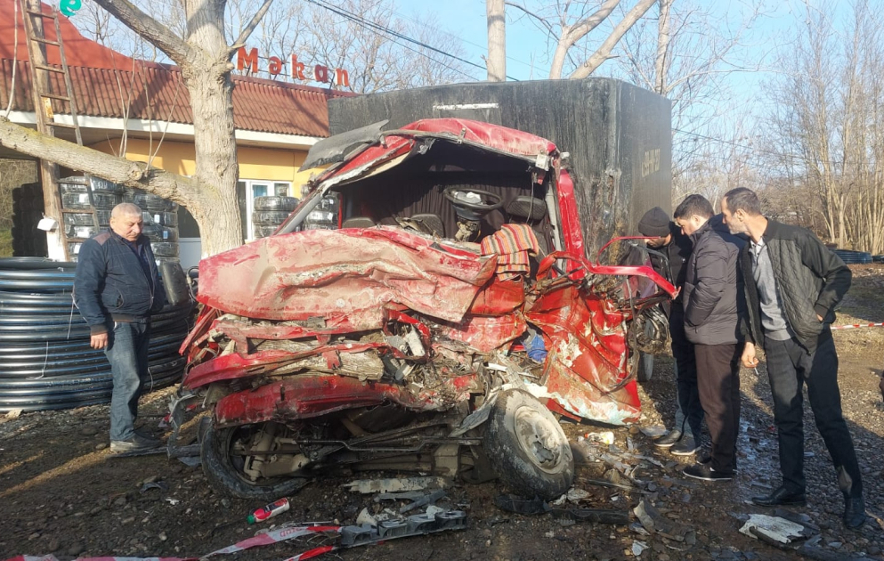 Xaçmazda baş verən qəzada yaralanan sürücünün həyatını xilas etmək mümkün olmayıb - YENİLƏNİB 2 VİDEO