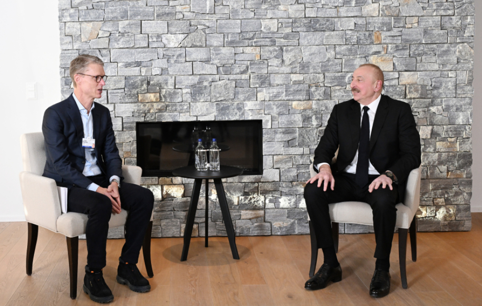 Davos : Le président Ilham Aliyev s’entretient avec le président du conseil de surveillance et le PDG du groupe Carlsberg VIDEO