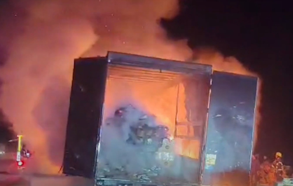 FHN: Hacıqabulda yük avtomobilində olan 14 ton qida yanıb VİDEO