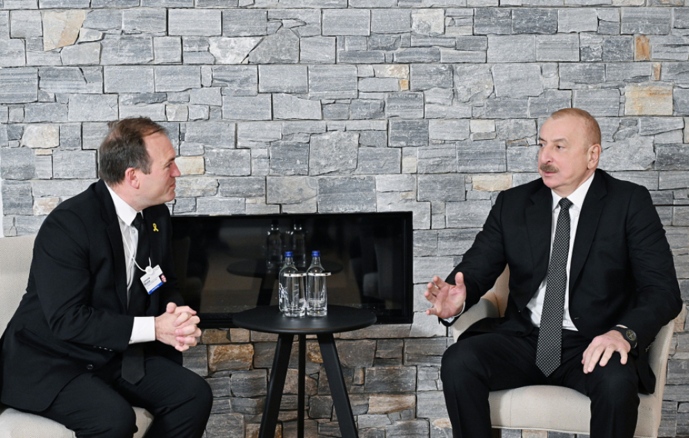 Präsident Ilham Aliyev trifft sich mit dem Präsidenten des Kongresses christlicher Führungskräfte in Davos VIDEO