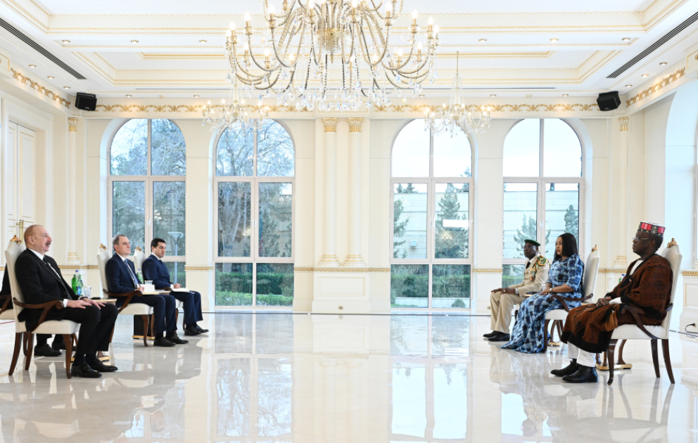 Neuer Botschafter von Guinea in Aserbaidschan überreicht Präsident Ilham Aliyev sein Beglaubigungsschreiben AKTUALISIERT VIDEO