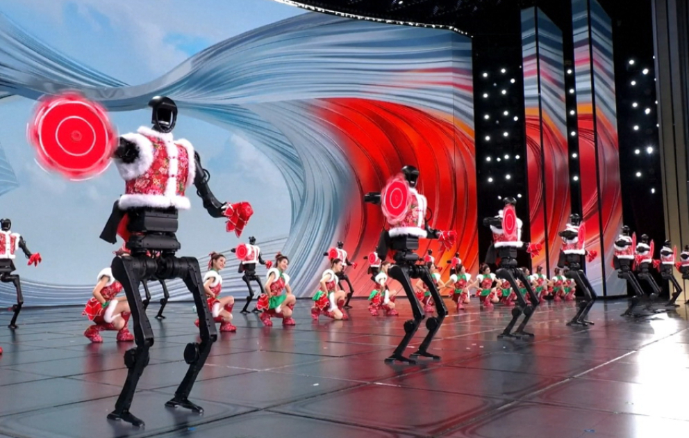 Çində Yeni il qala-konsertində robotlar da rəqs edib VİDEO