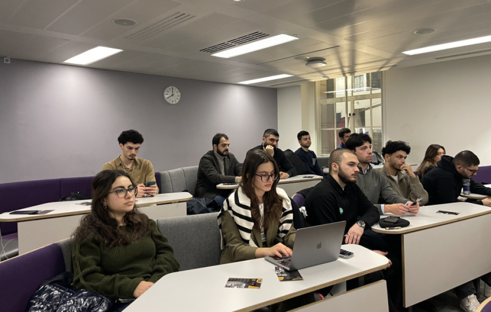 Londonda azərbaycanlı startapçılar və peşəkarlar təcrübələrini tələbələrlə bölüşüb VİDEO
