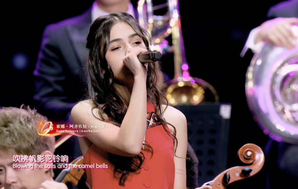 Azərbaycanlı məktəbli Çin Yeni ili qala-konsertində çıxış edib VİDEO