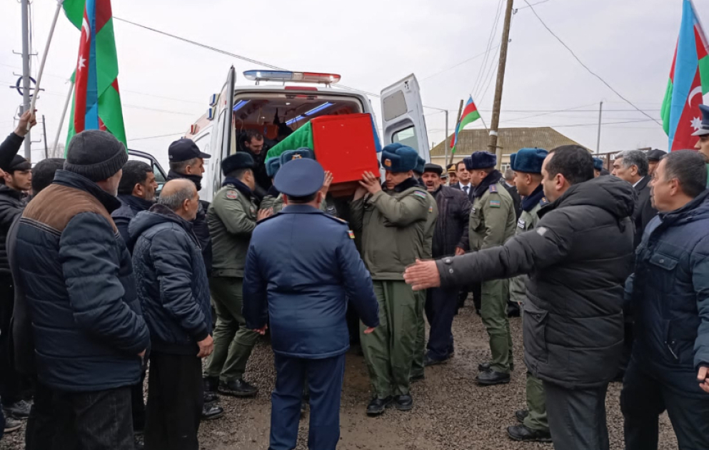 Şəhid Elşən Tağıyevin nəşinin qalıqları Salyanda torpağa tapşırılıb VİDEO
