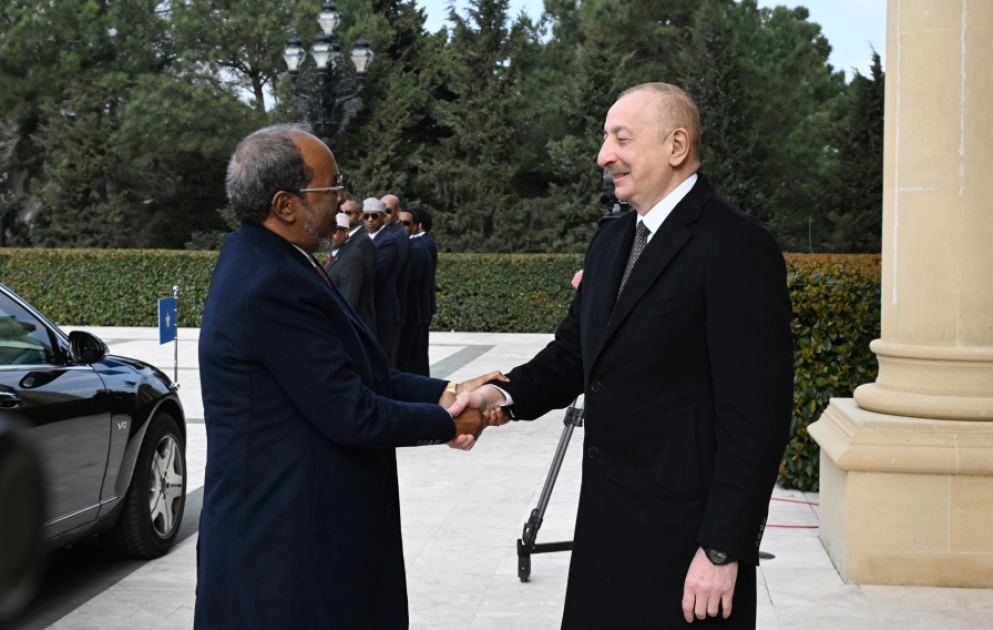 Offizieller Empfang von Präsident der Bundesrepublik Somalia in Baku VIDEO
