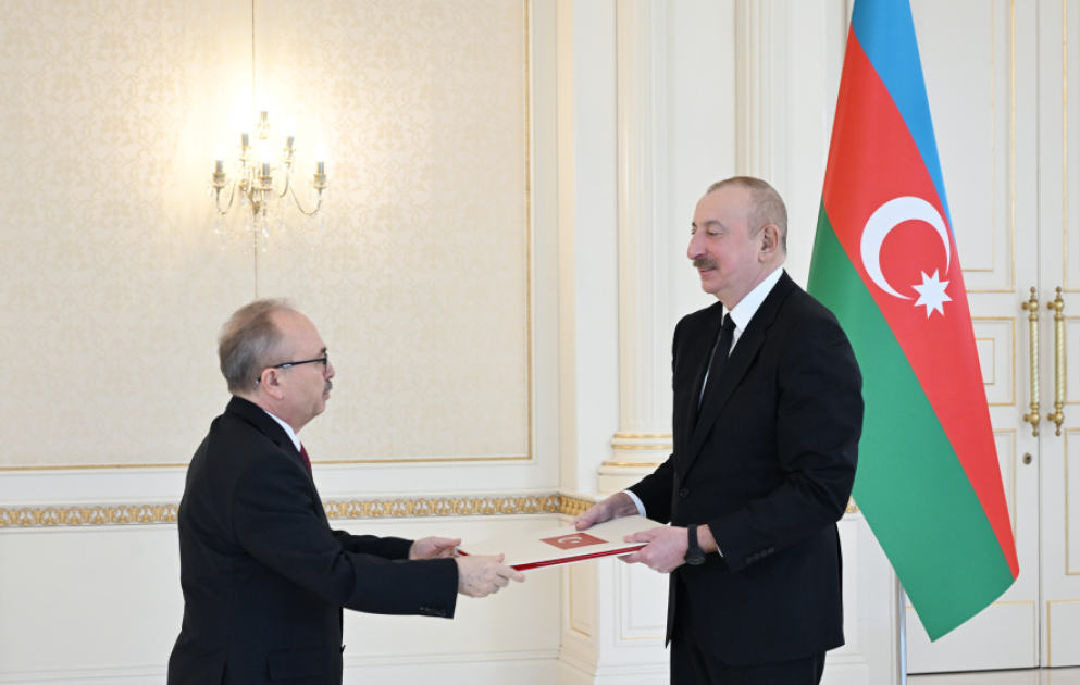 Prezident İlham Əliyev Türkiyənin Azərbaycanda yeni təyin olunmuş səfirinin etimadnaməsini qəbul edib YENİLƏNİB VİDEO