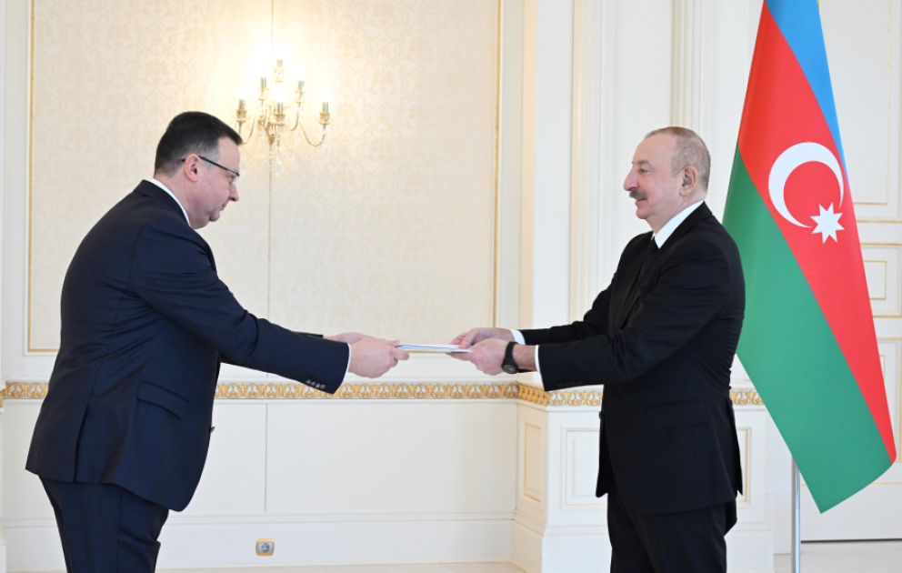 Neuer Botschafter von Belarus in Aserbaidschan überreicht Präsident Ilham Aliyev sein Beglaubigungsschreiben AKTUALISIERT VIDEO