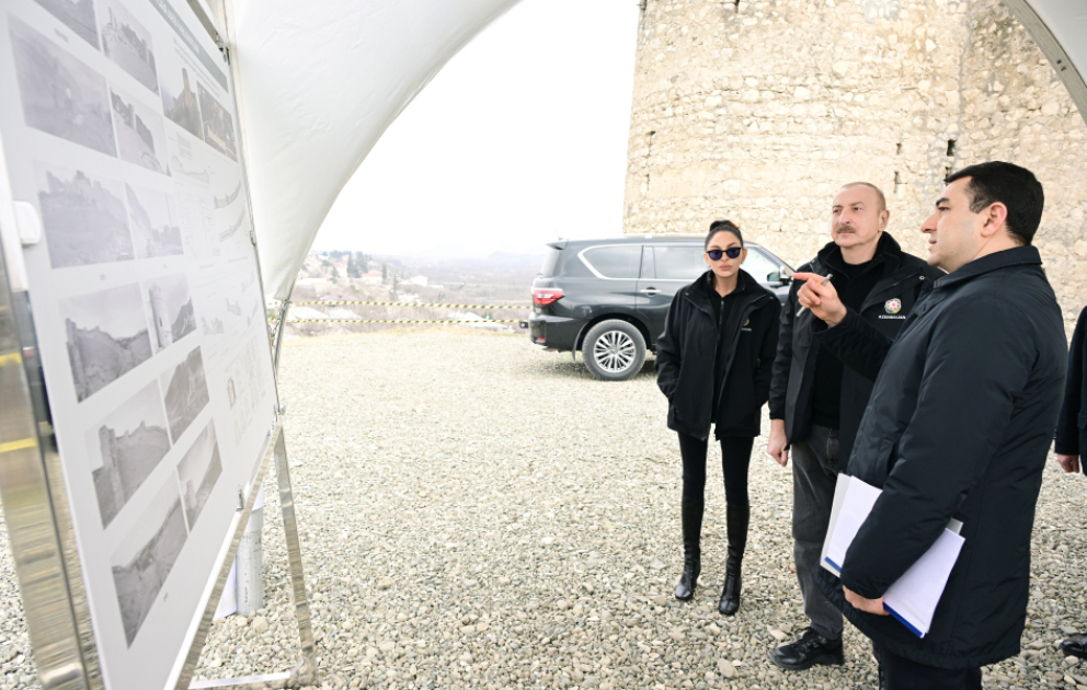 Präsident Ilham Aliyev macht sich mit Konzeptentwurf für Komplex der Asgaran Festung vertraut AKTUALISIERT VIDEO