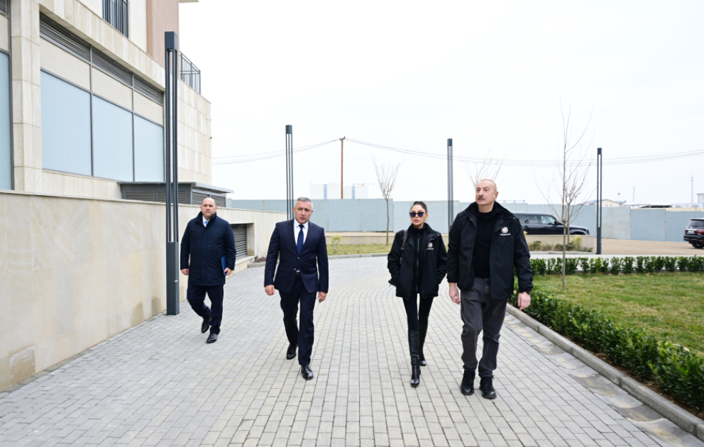 Präsident Ilham Aliyev inspiziert Bedingungen im Wohnkomplex “Aghdam Residence“ VIDEO