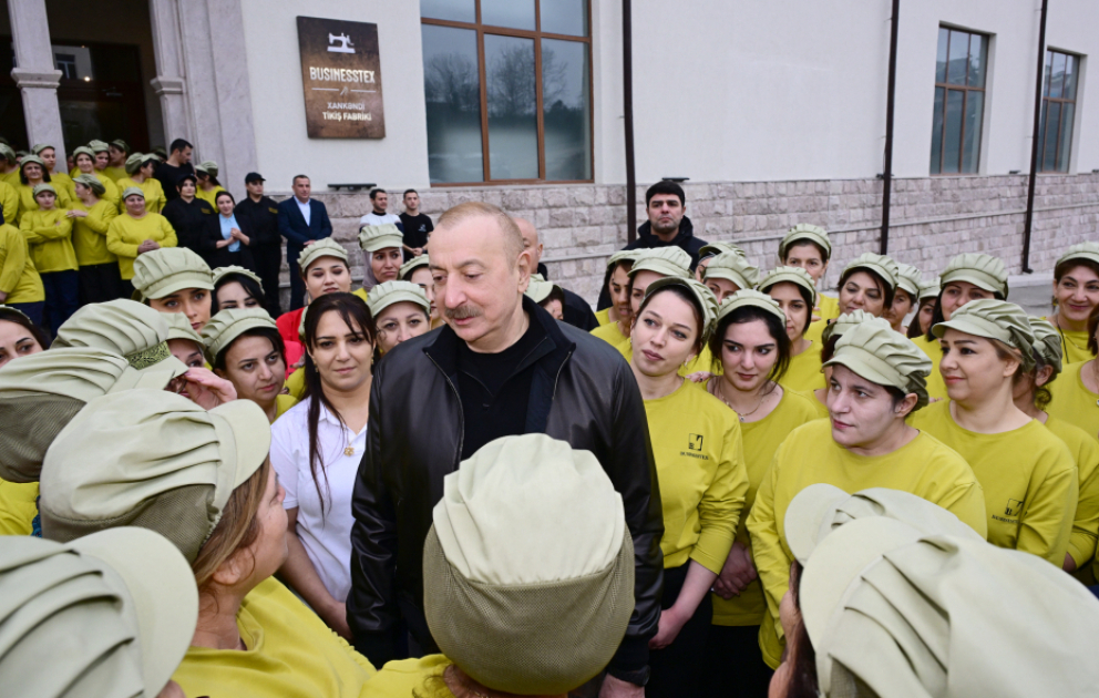 Präsident Ilham Aliyev besucht Bekleidungsfabrik in Khankendi AKTUALISIERT VIDEO
